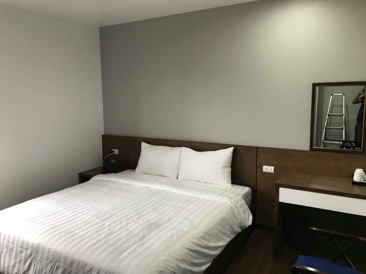 הלונג Lex Hotel מראה חיצוני תמונה